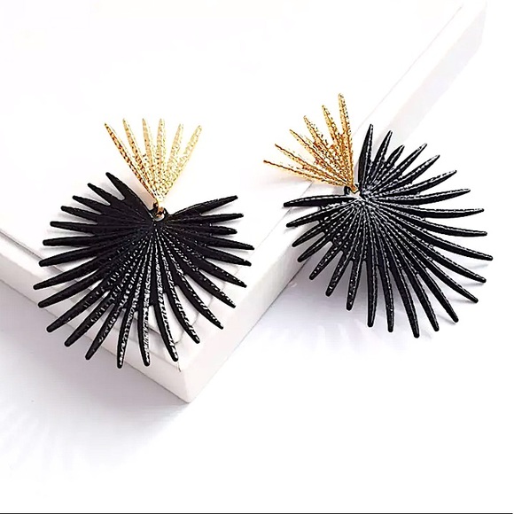 🔴𝟭𝟬/$𝟮𝟱🔴NEW Large Black Heart Drop Earrings - Picture 7 of 10